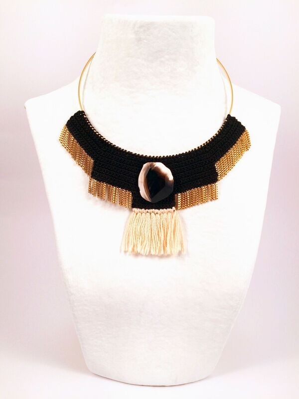 COLLAR NEGRO 28