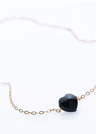 VOGUE BLACK HEART NECKLACE