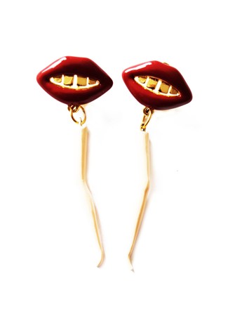 KISS AND LEG EARRINGS