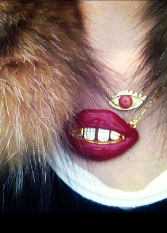 BURGUNDY CRYSTAL TEETH MOUTH NECKLACE